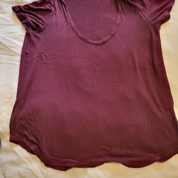 Aritzia Talula Valmere T-Shirt in Cardamom colour - Picture 2 of 5